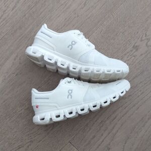 On Cloud 6 white runners